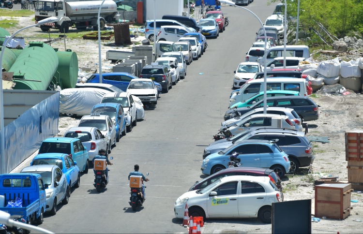 މުއިއްޒު އުޅުއްވަނީ ޒިންމާއިން ރެކެން: އަކްރަމް