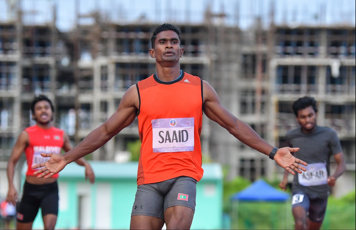 ނެޝަނަލް ގްރޯން ޕްރީ މުބާރާތުގައި ސާއިދު ރޭސް ކާމިޔާބުކުރުމަށް ފަހު އުފާފާޅުކުރަނީ. --ފޮޓޯ: ހުސެއިން ވަހީދު/ މިހާރު