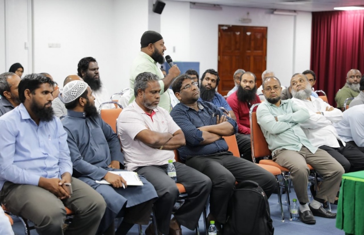 އިސްލާމިކް މިނިސްޓަރު އިލްމުވެރިންނާ ބައްދަލުކުރައްވައިފި