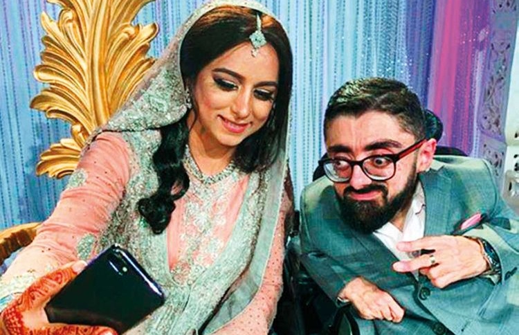 އިސްކޮޅުގައި ދެ ފޫޓު ހުންނަ މީހާ ކައިވެނިކޮށްފި