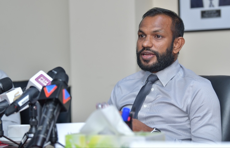 މަދުވެގެން ތިން ބިޑް ހުށަހަޅަން ނުޖެހޭ ގޮތަށް ހަދައިފި