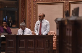 Finance Minister Ahmed Ameer addressing parliament.  PHOTO: MOHAMED YAAMEEN/ MIHAARU.