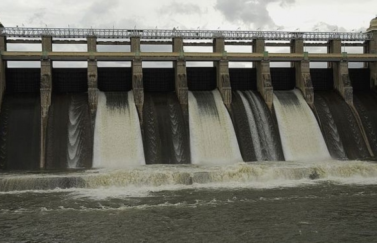 އާ ކައިވެންޏަށް ފަހު ނެގި ސެލްފީއާ އެކު އަނބިމީހާ މަރުވެއްޖެ