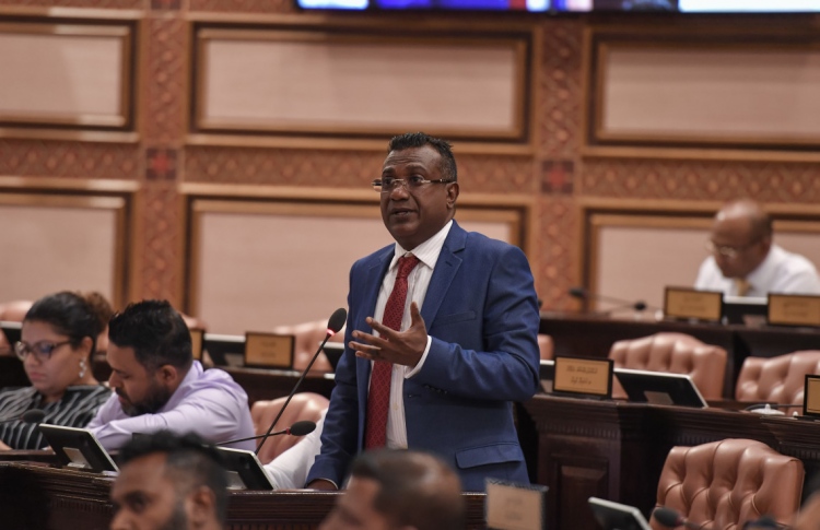 ރާއްޖެ ވާންވީ ޖަޒީރާއަކަށް ނޫން، ނިއު ޔޯކަށް: ޖާބިރު