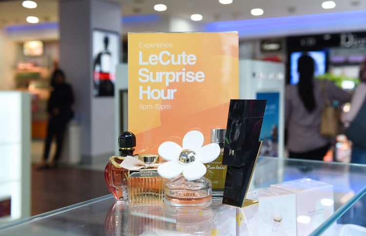 ލެކިއުޓްގެ "ސަޕްރައިޒް އަވާ"، ޑިސްކައުންޓާ އެކު