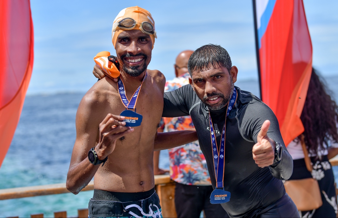 މާލެ (އޮކްޓޯބަރު 12) - ރަސްފަންނު ސަރަހައްދުގައި ސްވިމް މޯލްޑިވްސް އިން ބޭއްވި ދިރާގު މާލޭ އޯޕަން ފެތުމުގެ މުބާރާތް: މިއީ އާއްމުންނަށް ފެތުމުގެ ވާދަވެރި ޕްލެޓްފޯމެއް ހޯދައިދިނުމުގެ ގޮތުން ސްވިމް މޯލްޑިވްސް އިން ރާވައިގެން ފެށި މުބާރާތެއް. --ފޮޓޯ: ނިޝާން އަލީ/ މިހާރު