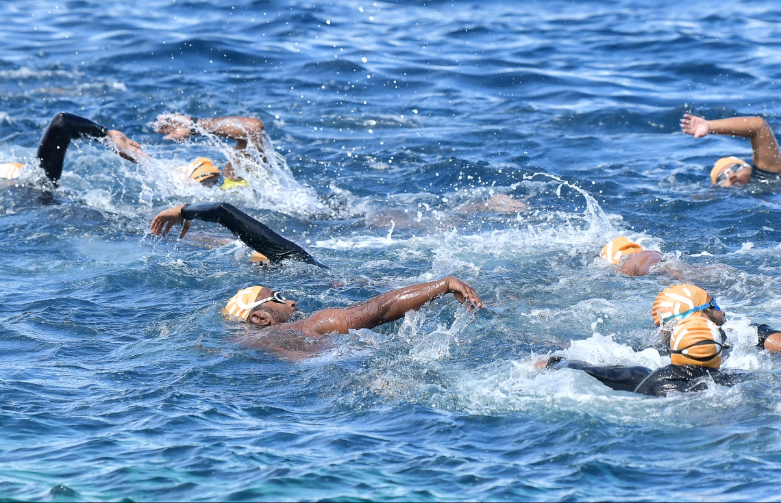 މާލެ (އޮކްޓޯބަރު 12) - ރަސްފަންނު ސަރަހައްދުގައި ސްވިމް މޯލްޑިވްސް އިން ބޭއްވި ދިރާގު މާލޭ އޯޕަން ފެތުމުގެ މުބާރާތް: މިއީ އާއްމުންނަށް ފެތުމުގެ ވާދަވެރި ޕްލެޓްފޯމެއް ހޯދައިދިނުމުގެ ގޮތުން ސްވިމް މޯލްޑިވްސް އިން ރާވައިގެން ފެށި މުބާރާތެއް. --ފޮޓޯ: ނިޝާން އަލީ/ މިހާރު