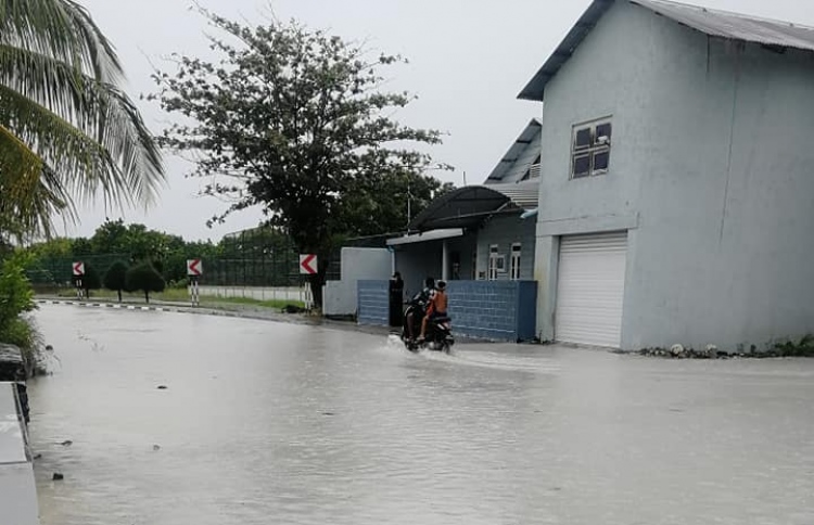 އައްޑޫގެ ހާލަތު ގޯސްވެ، ބައެއް ގެތައް ހުސްކޮށްފި