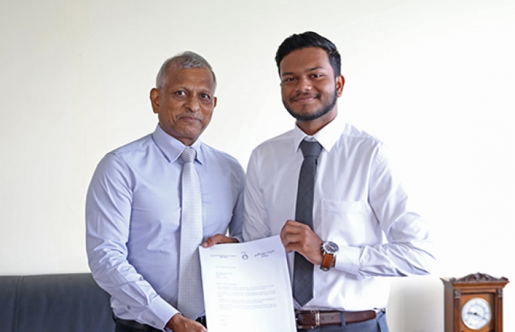 އެމްއެމްއޭގެ ފުރަތަމަ ސްކޮލާޝިޕް ޔަޒާން އަށް