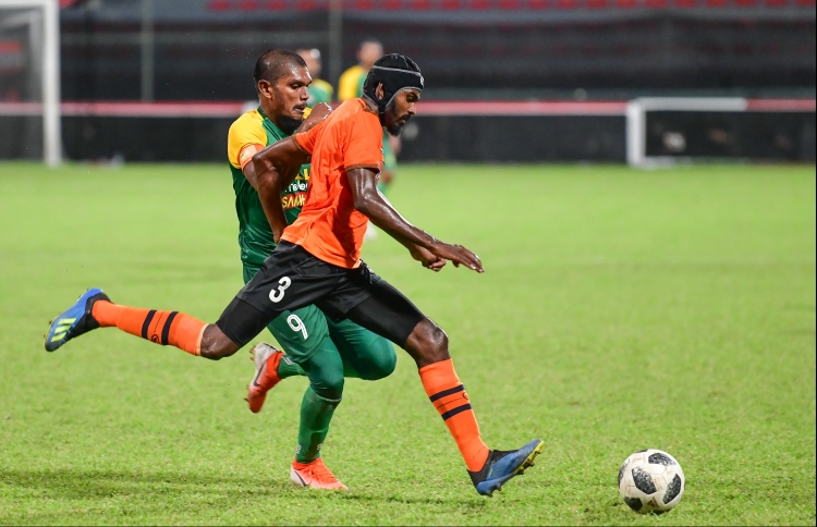 އީގަލްސް އިން މާޒިޔާ ބަލިކޮށްފި!