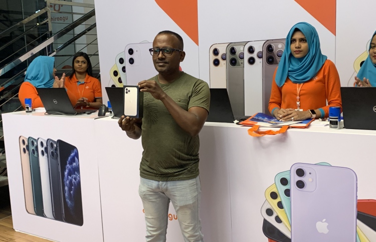 ފަހުގެ އައިފޯނުތައް ދިރާގުން ދޫކުރަން ފަށައިފި