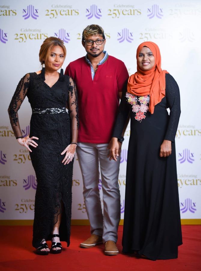 ނިއުމާގެ ފިލްމީ ކެރިއަރަށް 25 އަހަރު ފުރުން ފާހަގަކުރަން ބޭއްވި އިވެންޓުގައި އައިޝަތު ޝިރާނީ، ޔޫސުފް ޝަފީއު (ޔޫއްޕެ) އަދި ނިއުމާ.-- ފޮޓޯ: އެފްޑީއައި