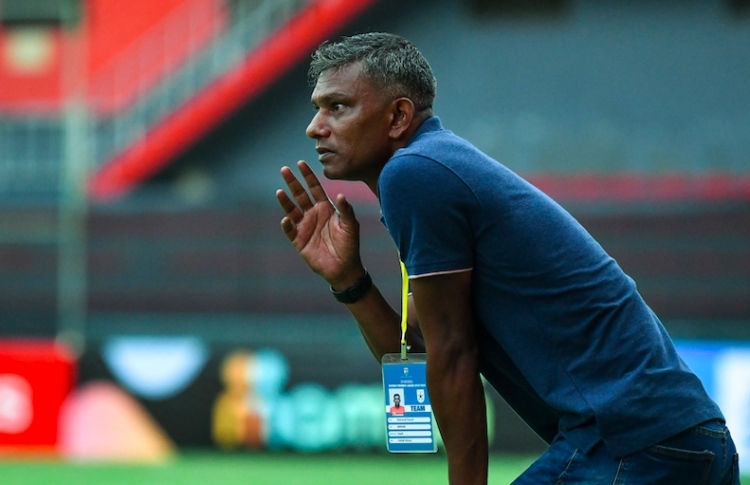 ޔުނައިޓެޑް ވިކްޓްރީގެ ކޯޗު ނަޒީހު މަގާމުން ވަކިވަނީ