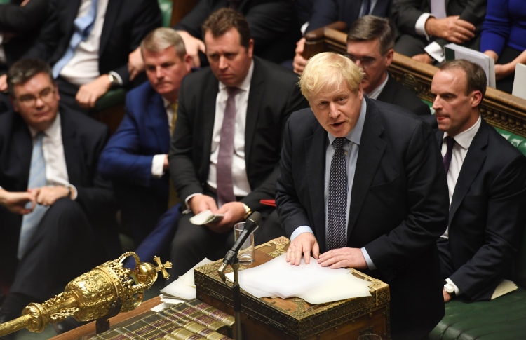 އިނގިރޭސި ޕާލަމެންޓުގެ ނިންމުން އީޔޫ އަށް