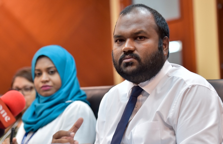 ހަދަމުން އަންނަ ހުރިހާ ރިސޯޓެއް ޗެކްކުރަނީ