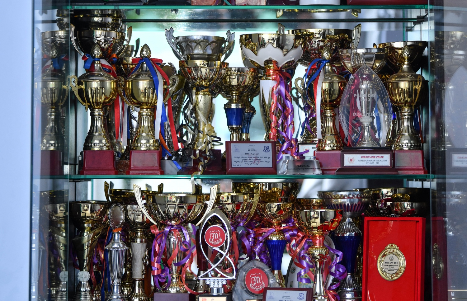 ޖަޒީލާއި ޖުމާންގެ ތައުލީމީ ހަޔާތުގެ އުސް އަލިތައް ދައްކައިދޭ ތަށި ހަރުގަނޑު -- ފޮޓޯ: ހުސެއިން ވަހީދު/ މިހާރު