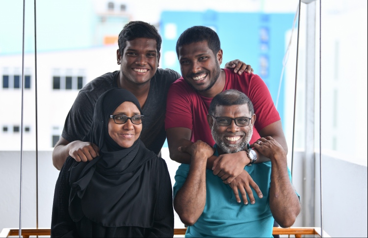 ދެބެން ވެސް އެހާ މޮޅު، ގެއަށް އުފާވެރިކަން