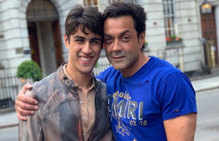 ދަރިން އެކްޓަރުންނަށް ވާން މަޖުބޫރެއް ނޫން: ބޮބީ