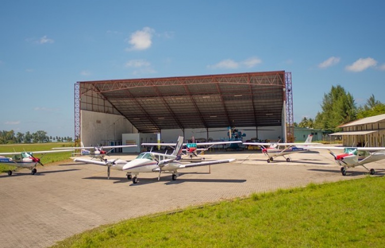 އައްޑޫގައި ފްލައިން ސްކޫލެއް ހިންގަން ތިން ޕްރޮޕޯސަލެއް