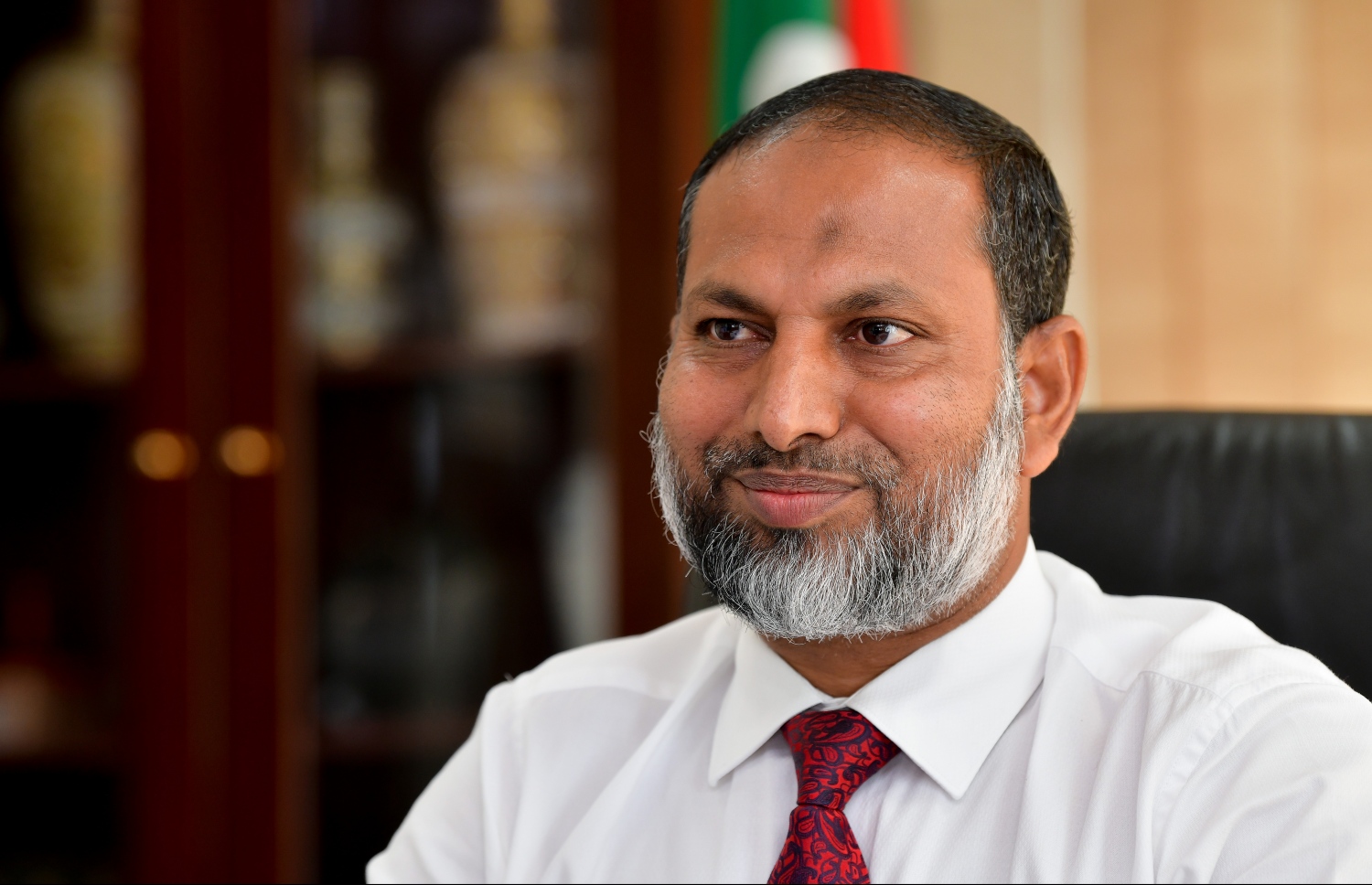 ހޯމް މިނިސްޓަރު އިމްރާން އަބްދުﷲ. އޭނާ ވިދާޅުވީ ޖަލަށް ޒިޔާރަތް ކުރެއްވި ދުވަހު ޔާމީން ދެއްކެވީ އަދީބުގެ ވާހަކަކަމަށް. ފައިލް ފޮޓޯ/މިހާރު