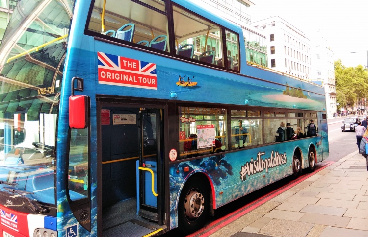 ޔޫކޭގެ ބަސްތަކުގައި ރާއްޖެ އިޝްތިހާރުކުރަން ފަށައިފި