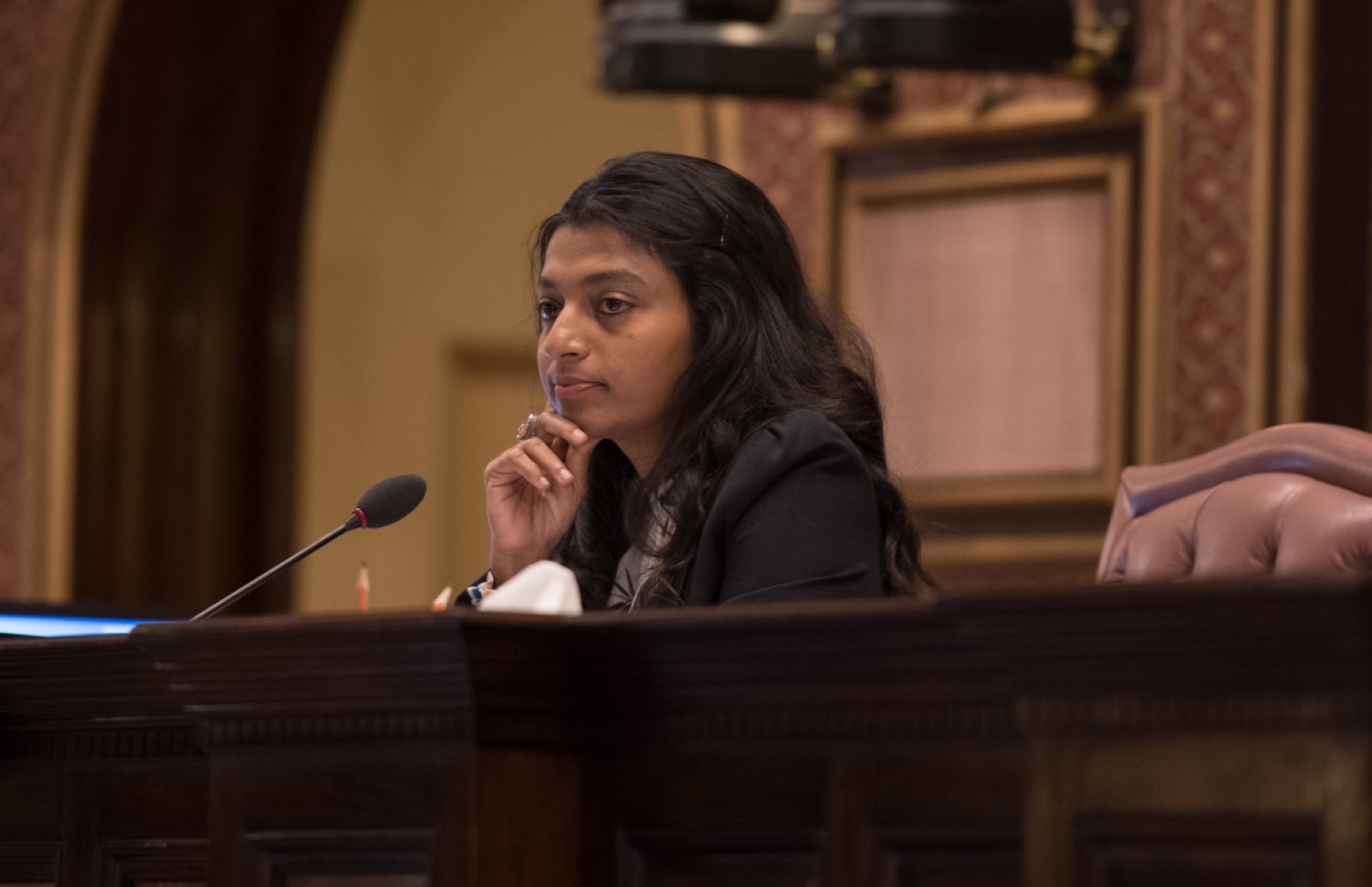 ރައްޔިތުންގެ މަޖިލިހުގެ ރިޔާސަތުގައި މަޖިލިހުގެ ނައިބު ރައީސް، އީވާ އަބްދުﷲ. --- ފޮޓޯ: މަޖިލިސް