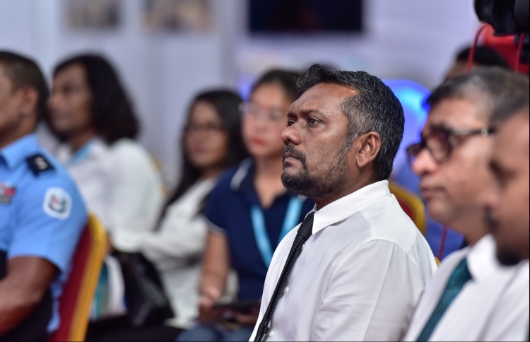 ބޭންކުތަކުން ސަފާރީތަކަށް ލޯނު ލިބެން ޖެހޭ: ފައްޔާޒު