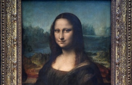 (FILES) This file photograph taken on October 7, 2019, shows The Mona Lisa (La Gioconda) after it was returned to its place at the Louvre Museum in Paris. - The Louvre in Paris is putting the finishing touches to an ambitious Leonardo da Vinci retrospective opening on October 24, 2019, which groups more than 160 of the artist's works and has already attracted close to 200,000 advance visitor bookings. Timed to coincide with the 500th anniversary of the famed artist's death, the show, simply called "Leonardo da Vinci", took a decade to put together and includes works on loan from Queen Elizabeth and Bill Gates. (Photo by ERIC FEFERBERG / AFP) / 