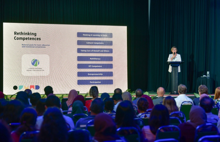 ފިންލެންޑް ސްކޫލް: ޓެސްޓަކާނުލައި ކިޔަވައިދޭ ތަނަކަށް