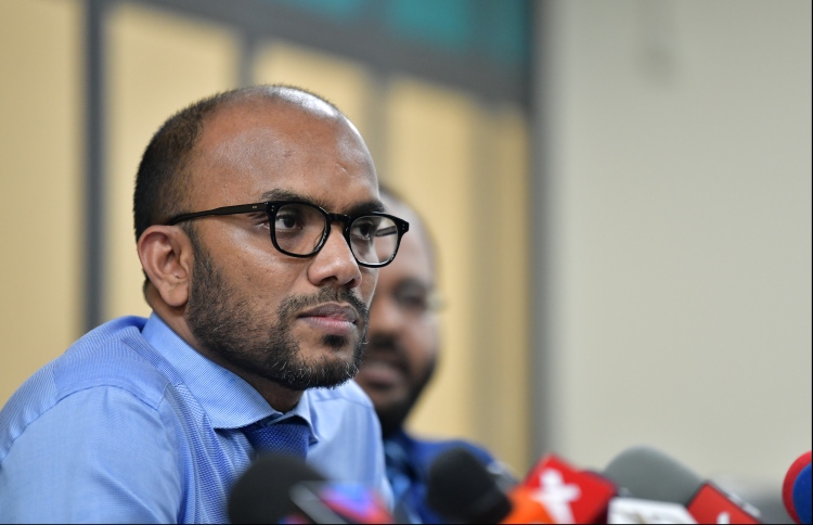 ބޮސްކާލިސް، އިހުތިޔާރުކުރީ ނެދަލެންޑްސްގެ ލޯނެއް ނަގާތީ
