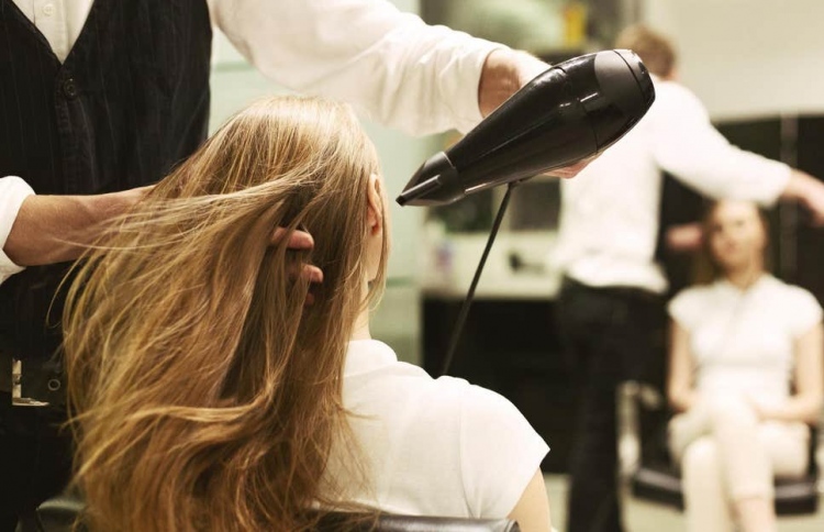 އިނގިރޭސި ސެލޫނަކަށް "ހިމޭން އެޕޮއިންޓްމަންޓް"