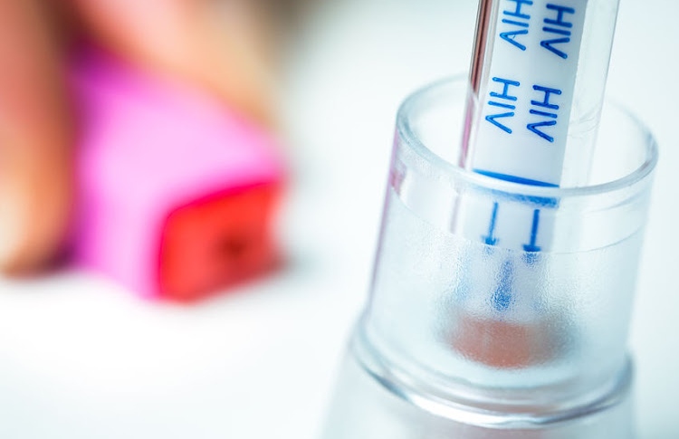 އެޗްއައިވީ ސިއްރުކޮށް ދިވެއްސަކު ކައިވެނިތަކެއް ކޮށްފި