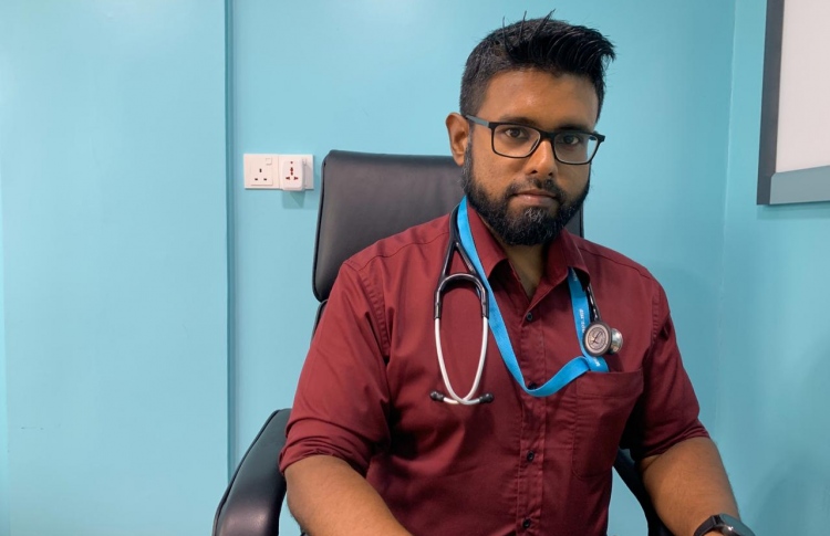 ޑރ. މުހައްމަދު އަލީ: އަބަދުވެސް އާންމުންނާ އެކު!