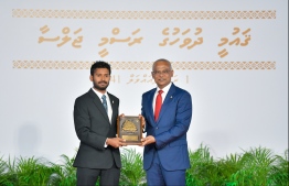 President Solih presents National Award of Recognition to Ibrahim Shiuree, in the field of sports and promoting professional sportsmanship. PHOTO: HUSSAIN WAHEED / MIHAARU