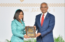 President Solih presents National Award of Recognition to Aishath Shareefa, for her contributions in the area of hair care and beauty. PHOTO: HUSSAIN WAHEED / MIHAARU