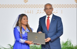 President Solih presents National Award of Recognition to Shaziya Saeed, for her contributions in the field of diving. PHOTO: HUSSAIN WAHEED / MIHAARU