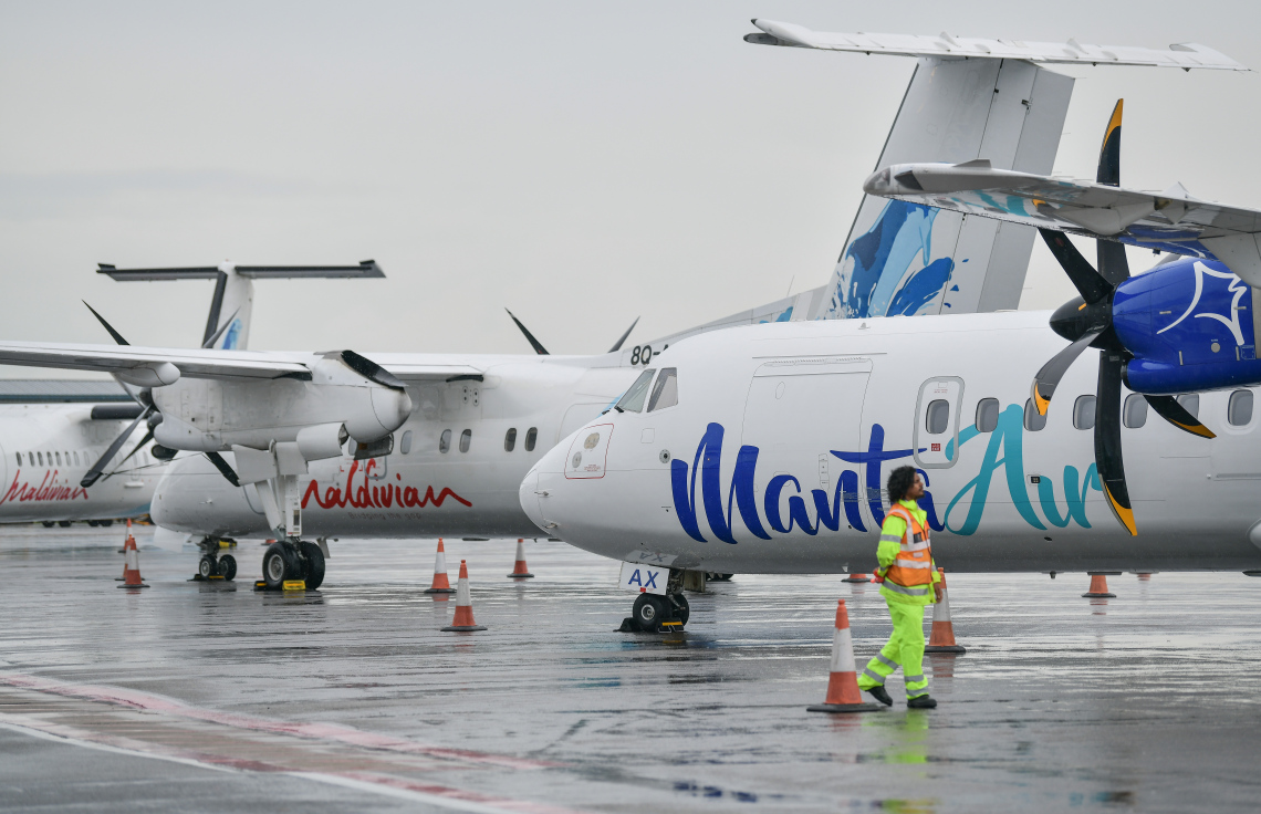 އެއާޕޯޓަށް ބާރުބޮޑު، ޑޮމެސްޓިކް 50 ފްލައިޓް