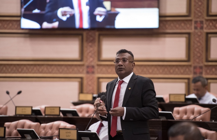 މަހާޒަށް ވޯޓަށް އެހިއިރު ޖާބިރު ޖަލްސާ ބޮއިކޮޓްކޮށްފި