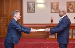 The first resident Ambassador of UK to Maldives Carol Rohsla presents her credentials to President Ibrahim Mohamed Solih. PHOTO/PRESIDENT'S OFFICE