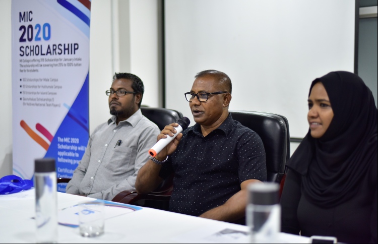 މައިކޮލެޖުގެ ސްކޮލާޝިޕަށް ކުރިމަތިލާން އިތުރު މުއްދަތެއް