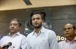 Bangladesh national cricket team captain Shakib Al Hasan (C) speaks with media as Bangladesh Cricket Board (BCB) president Nazmul Hassan Papon (L) stands next to him at the Sher-e-Bangla National Stadium in Dhaka on October 29, 2019. - Bangladesh captain and star all-rounder Shakib Al Hasan was banned on October 29 from all cricket for two years, with one year suspended, the International Cricket Council (ICC) said. The ban came after Shakib "accepted three charges of breaching the ICC Anti-Corruption Code", the sport's governing body said in a statement. (Photo by STR / AFP)