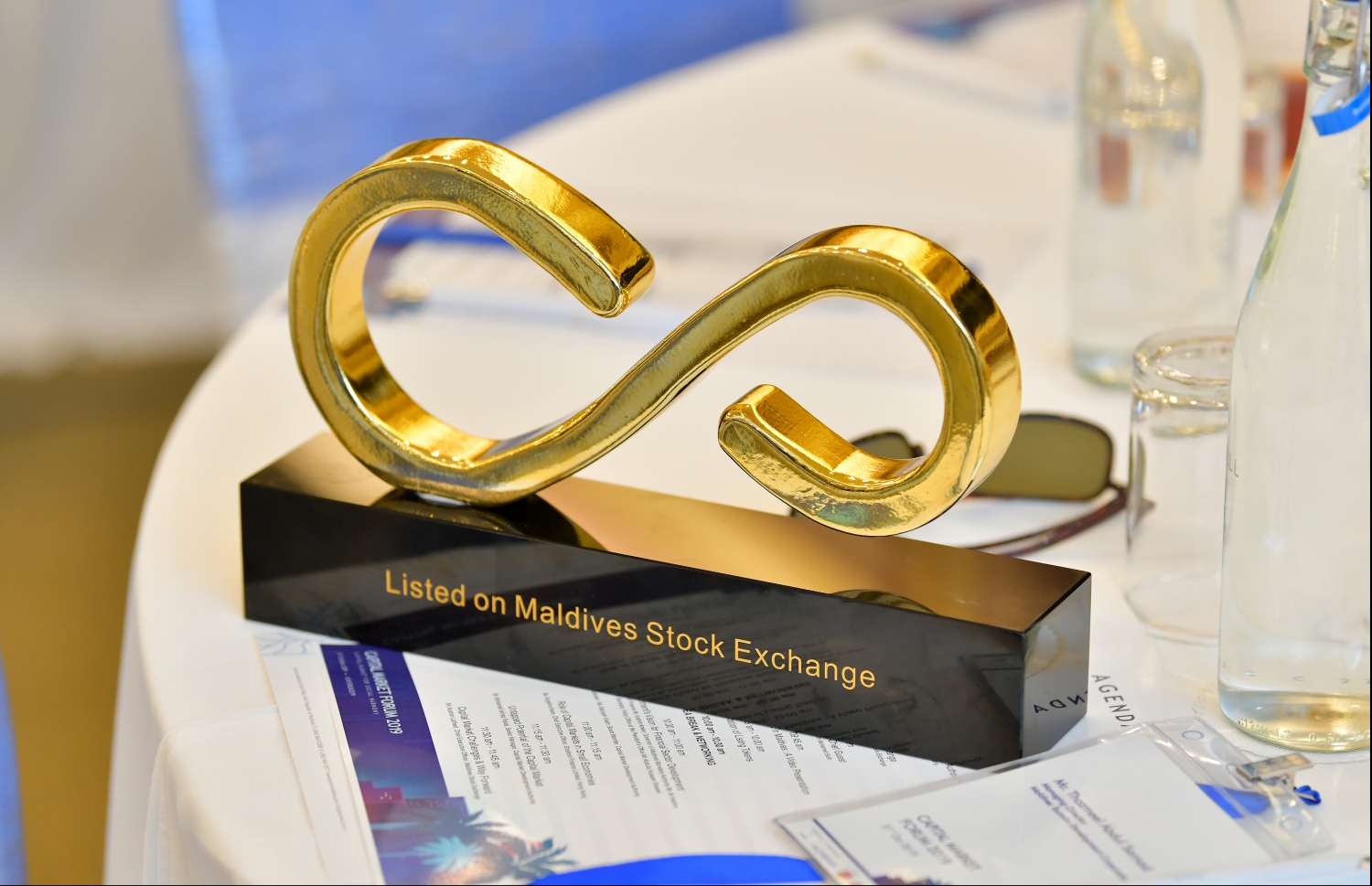 ކެޕިޓަލް މާކެޓް ޑެވެލޮޕްމަންޓް އޮތޮރިޓީ (ސީއެމްޑީއޭ) އާއި މޯލްޑިވްސް ސްޓޮކް އެކްސްޗޭންޖް ގުޅިގެން ބޭއްވި "ކެޕިޓަލް މާކެޓް ފޯރަމް 2019"ގެ ތެރެއިން..--- ފޮޓޯ: މިހާރު