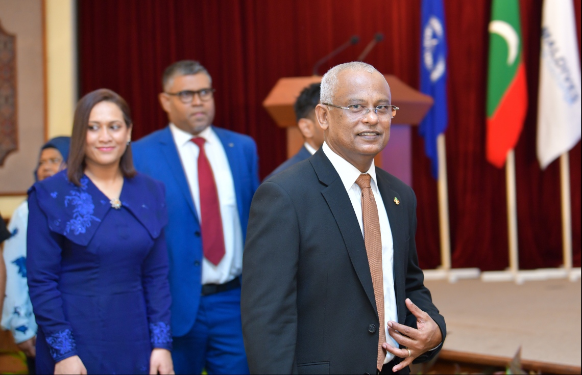 ކުރުނބާ މޯލްޑިވްސް ރިސޯޓް: އޮކްޓޯބަރު 31، 2019: ކެޕިޓަލް މާކެޓް ޑެވެލޮޕްމަންޓް އޮތޮރިޓީ (ސީއެމްޑީއޭ) އާއި މޯލްޑިވްސް ސްޓޮކް އެކްސްޗޭންޖް ގުޅިގެން ބޭއްވި "ކެޕިޓަލް މާކެޓް ފޯރަމް 2019"ގައި ރައީސް އިބްރާހިމް މުހައްމަދު ސޯލިހް ބައިވެރިވެވަޑައިގަންނަވަނީ..--- ފޮޓޯ: ހުސައިން ވަހީދު /މިހާރު