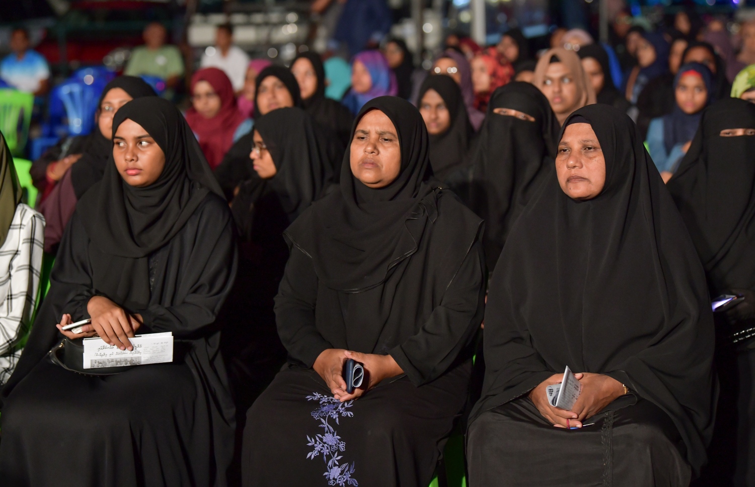 ޝައިހް އިލްޔާސްގެ ދީނީ ނަސޭހަތް އަޑުއަހަން މިރޭ ދިޔަ ބައެއް އަންހެނުން.---ފޮޓޯ: ނިޝާން އަލީ/މިހާރު