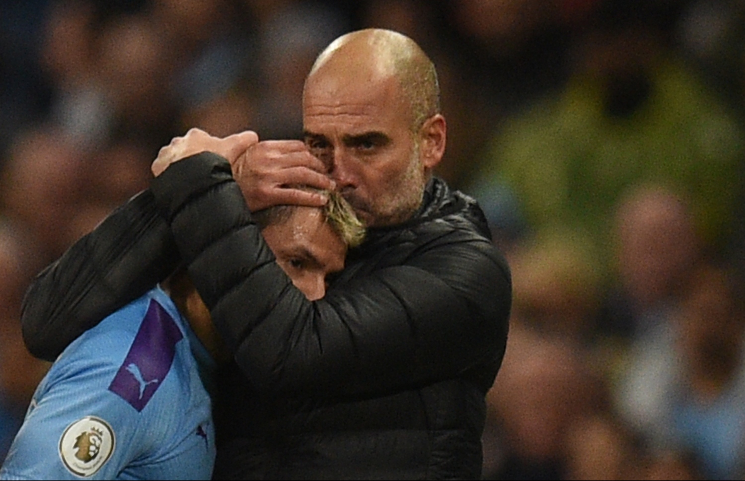 މެޗަށް ފަހު ސިޓީގެ ކޯޗު ގާޑިއޯލާ (ކ) އެ ޓީމުގެ އަގުއޭރޯއާ އެކު. -- ފޮޓޯ: އޭއެފްޕީ