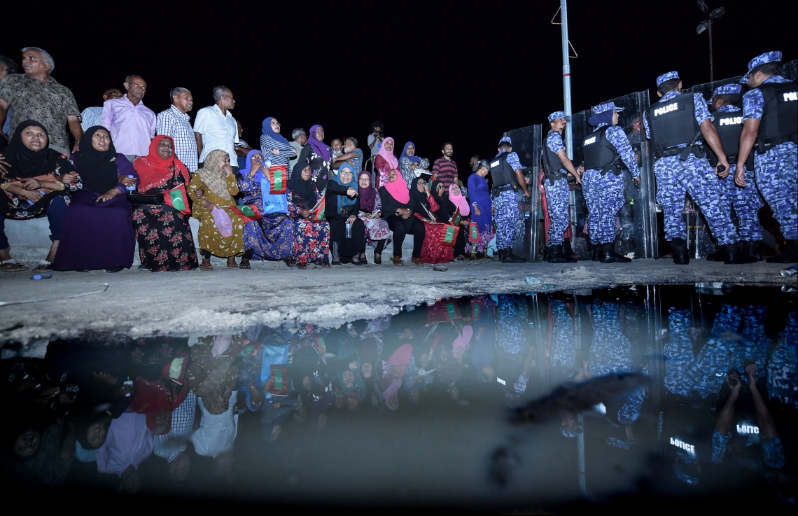 މާލެ: ނޮވެމްބަރު 2، 2019- ނަސްރުގެ ދުވަސް ފާހަގަކުރުމުގެގޮތުން "ބަޑި ބުރާސްފަތި"ގެ ނަމުގައި އިދިކޮޅު ޕާޓީތަކުން އިންތިޒާމުކޮށްގެން ޕީޕީއެމް އޮފީސް ހުންނަ ސަރަހައްދުގައި ބޭއްވި އެއްވުމުގެ ތެރެއިން.---ފޮޓޯ: ހުސައިން ވަހީދު/މިހާރު