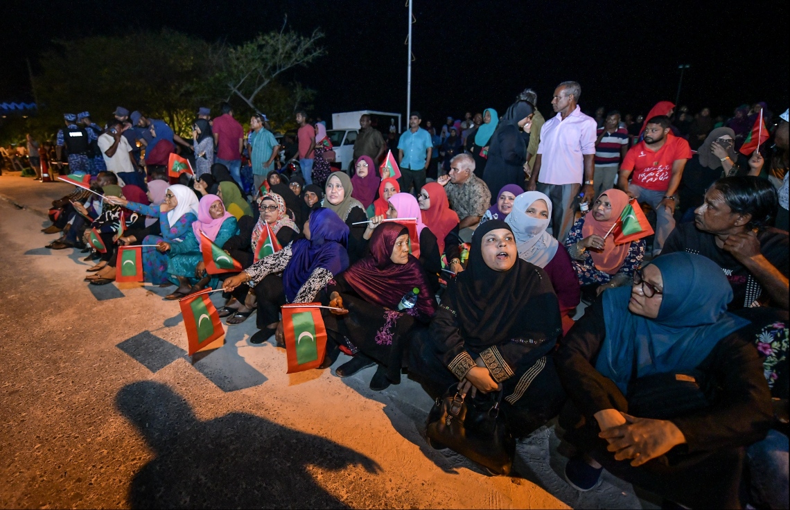 މާލެ: ނޮވެމްބަރު 2، 2019- ނަސްރުގެ ދުވަސް ފާހަގަކުރުމުގެގޮތުން "ބަޑި ބުރާސްފަތި"ގެ ނަމުގައި އިދިކޮޅު ޕާޓީތަކުން އިންތިޒާމުކޮށްގެން ޕީޕީއެމް އޮފީސް ހުންނަ ސަރަހައްދުގައި ބޭއްވި އެއްވުމުގެ ތެރެއިން.---ފޮޓޯ: ހުސައިން ވަހީދު/މިހާރު