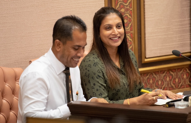 މިނިސްޓަރު އައިޝަތު އަލީގެ ޖަވާބުތަކަށް އޭ ސްޓާއެއް!