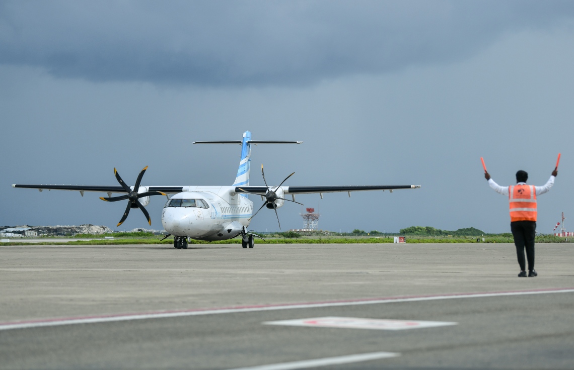 ވެލާނާ އިންޓަނޭޝަނަލް އެއާޕޯޓް: ނޮވެމްބަރު 7، 2019- ވިލާ އެއާގެ ފްލައިމީގެ ފްލީޓަށް އަލަށް ގެނައި، އޭޓީއާރު 600-72 މަރުކާގެ މަތިންދާބޯޓު އެއާޕޯޓަށް ޖައްސަނީ: މީގެ އަށް އަހަރު ކުރިން އުދުހެން ފެށި ފްލައިމީގައި އޭޓީއާރު 600-72 މަރުކާގެ ތިން ބޯޓު މިހާރު ގެންގުޅޭ.---ފޮޓޯ: ނިޝާން އަލީ/މިހާރު