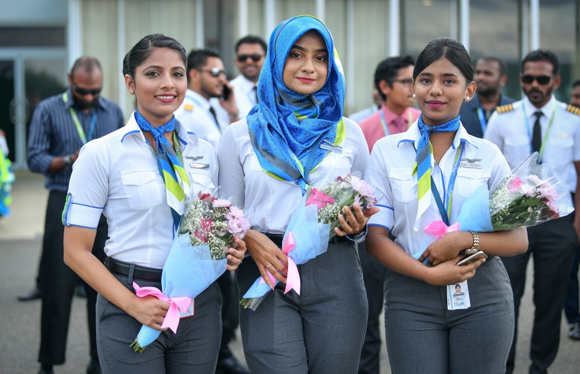 ވެލާނާ އިންޓަނޭޝަނަލް އެއާޕޯޓް: ނޮވެމްބަރު 7، 2019- ވިލާ އެއާގެ ފްލައިމީގެ ފްލީޓަށް އަލަށް ގެނައި، އޭޓީއާރު 600-72 މަރުކާގެ މަތިންދާބޯޓަށް މަރުހަބާ ކިޔަން އެ އެއާލައިންގެ ބައެއް މުވައްޒަފުން މާބޮނޑި ހިފައިގެން: މީގެ އަށް އަހަރު ކުރިން އުދުހެން ފެށި ފްލައިމީގައި އޭޓީއާރު 600-72 މަރުކާގެ ތިން ބޯޓު މިހާރު ގެންގުޅޭ.---ފޮޓޯ: ނިޝާން އަލީ/މިހާރު